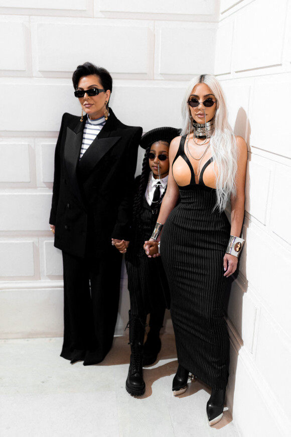Kim Kardashian, sa fille North et sa mère Kris Jenner arrivent au défilé de mode Haute-Couture automne-hiver 2022-2023 "Jean-Paul Gaultier" au 325 rue Saint-Martin à Paris, France, le 6 juillet 2022. © Da Silva-Perusseau/Bestimage 
