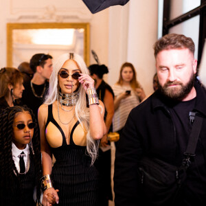 Kim Kardashian et sa fille North arrivent au défilé de mode Haute-Couture automne-hiver 2022-2023 "Jean-Paul Gaultier" au 325 rue Saint-Martin à Paris, France, le 6 juillet 2022. © Da Silva-Perusseau/Bestimage 