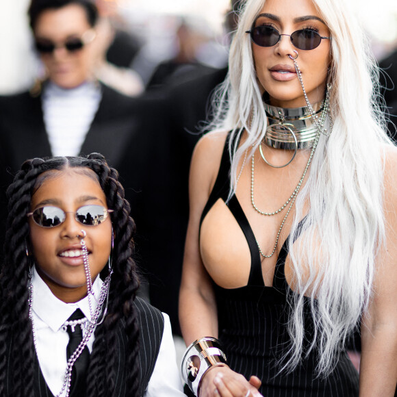 Kim Kardashian et sa fille North arrivent au défilé de mode Haute-Couture automne-hiver 2022-2023 "Jean-Paul Gaultier" au 325 rue Saint-Martin à Paris, France, le 6 juillet 2022. © Da Silva-Perusseau/Bestimage 