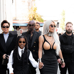 Kim Kardashian, sa fille North et sa mère Kris Jenner arrivent au défilé de mode Haute-Couture automne-hiver 2022-2023 "Jean-Paul Gaultier" au 325 rue Saint-Martin à Paris, France, le 6 juillet 2022. © Da Silva-Perusseau/Bestimage 