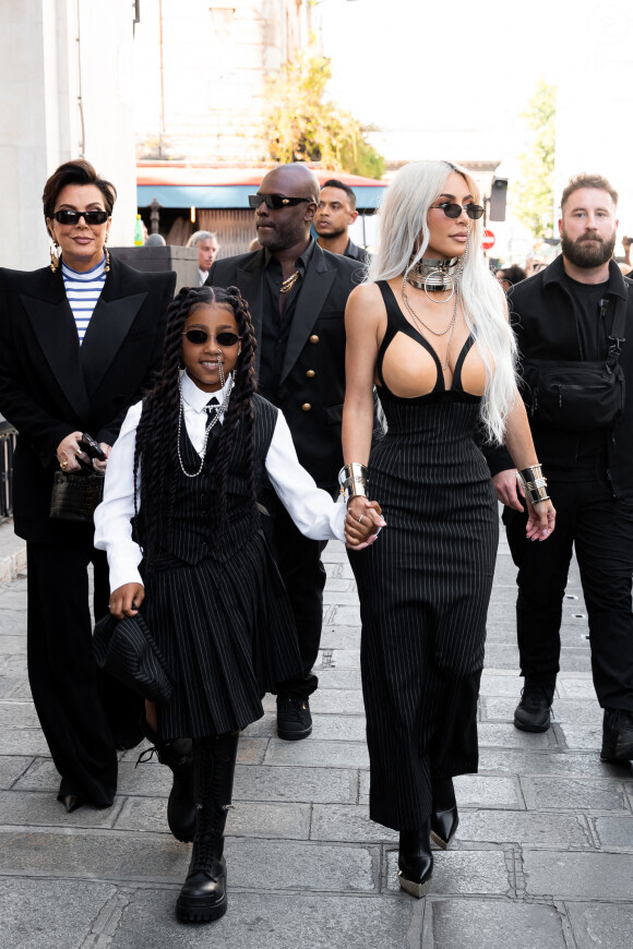 Kim Kardashian, sa fille North et sa mère Kris Jenner arrivent au défilé de mode Haute-Couture automne-hiver 2022-2023 "Jean-Paul Gaultier" au 325 rue Saint-Martin à Paris, France, le 6 juillet 2022. © Da Silva-Perusseau/Bestimage 