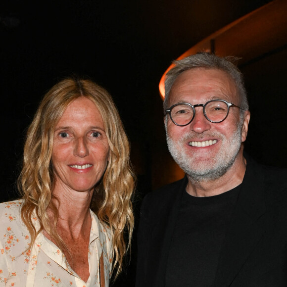 Exclusif - Sandrine Kiberlain et Laurent Ruquier - 100e du spectacle de Vincent Dedienne "Un soir de gala" aux théâtre Marigny à Paris, le 27 juin 2022. © Coadic Guirec/Bestimage