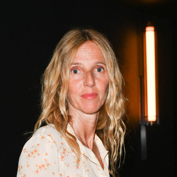 Exclusif - Sandrine Kiberlain - 100e du spectacle de Vincent Dedienne "Un soir de gala" aux théâtre Marigny à Paris, le 27 juin 2022. © Coadic Guirec/Bestimage