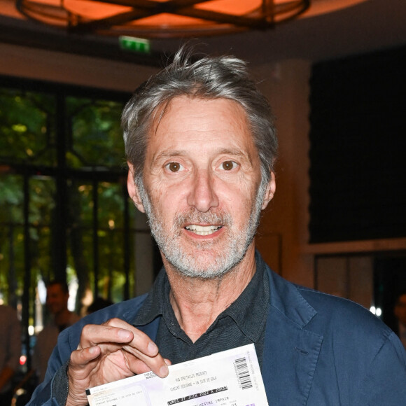 Exclusif - Antoine de Caunes - 100e du spectacle de Vincent Dedienne "Un soir de gala" aux théâtre Marigny à Paris, le 27 juin 2022. © Coadic Guirec/Bestimage
