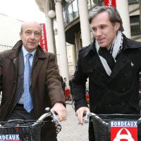 Paul Belmondo et Alain Juppé : virée entre bonhommes...  mais en vélo !