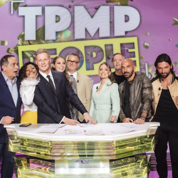 Exclusif - Laurent Fontaine, Ludivine Retory, April Benayoum, Guillaume Frisquet, Matthieu Delormeau, Fiona Deshayes, Jean-Michel Maire, Florian Anselme, Hugo Manos (compagnon de L.Ruquier) - Sur le plateau de l'émission TPMP (Touche pas à mon poste) People nouvelle version, présentée par M. Delormeau et ses chroniqueurs, enregistrée à Paris le 28/01/2022 et diffusée samedi 29/01/2022 sur C8 à 19h10 - Paris le 28/01/2022- © Jack Tribeca / Bestimage