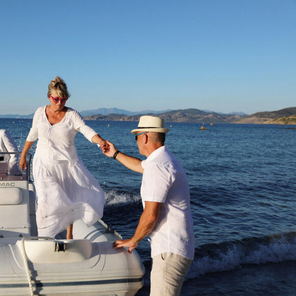 Exclusif - Arrivée en bateau des mariés - Soirée du mariage de Christine Bravo et Stéphane Bachot sur la plage du restaurant Marinella à l'Ile Rousse en Corse le 11 Juin 2022 © Dominique Jacovides / Bestimage