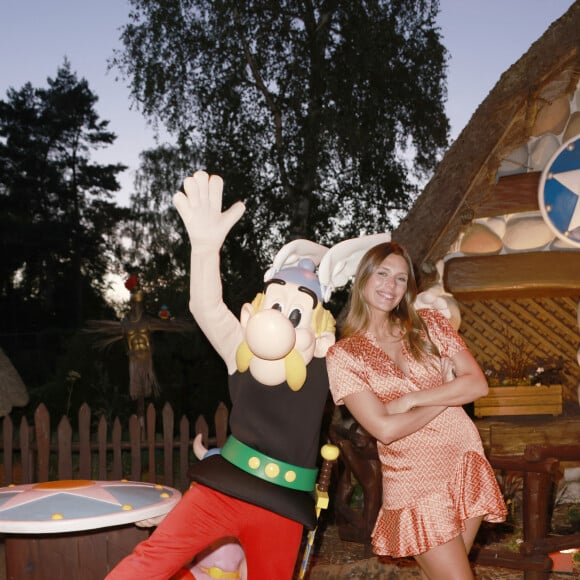 Camille Cerf (Miss France 2015) lors de l'opération "L'été gaulois fait son grand retour au Parc Astérix" à Plailly le 8 juillet 2022. © Christophe Aubert via Bestimage 