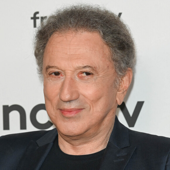 Michel Drucker au photocall pour la conférence de presse de rentrée de France TV à la Grande Halle de la Villette à Paris, France. © Coadic Guirec/Bestimage 