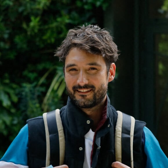 Le chanteur Jérémy Frérot arrive à l'enregistrement de l'émission "Vivement Dimanche" au studio Gabriel à Paris, France, le 20 avril 2021, présentée par Michel Drucker et diffusée le 9 mai 2021. © Christophe Clovis/Bestimage 