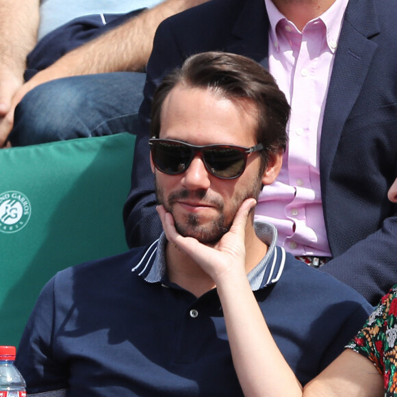 Marilou Berry et son compagnon Alexis dit Le Diamantaire (artiste street art) - Les célébrités dans les tribunes lors des internationaux de France de Roland-Garros à Paris, le 4 juin 2017. © Dominique Jacovides-Cyril Moreau/Bestimage 