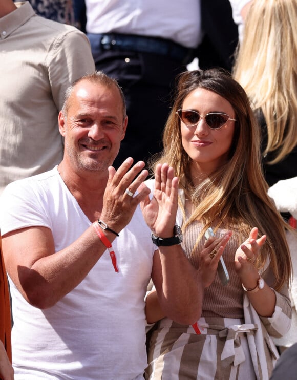 Roger Erhart et sa compagne Delphine Wespiser, Miss France 2012 - Célébrités dans les tribunes des internationaux de France de Roland Garros à Paris le 31 mai 2022. © Cyril Moreau - Dominique Jacovides/Bestimage