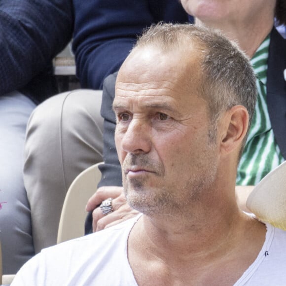 Roger Erhart et sa compagne Delphine Wespiser, Miss France 2012 - Célébrités dans les tribunes des internationaux de France de Roland Garros à Paris le 31 mai 2022. © Cyril Moreau - Dominique Jacovides/Bestimage