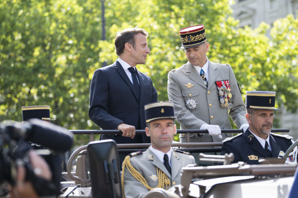 Thierry Burkhard, chef d'état major des armées - Le président Emmanuel Macron lors du défilé militaire du 14 Juillet à Paris. © Eliot Blondet / Pool / Bestimage