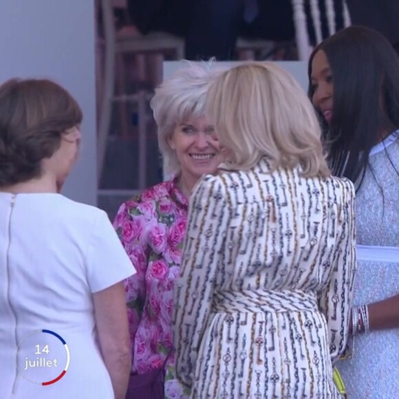 Brigitte Macron et Naomi Campbell complices au défilé du 14 juillet 2022