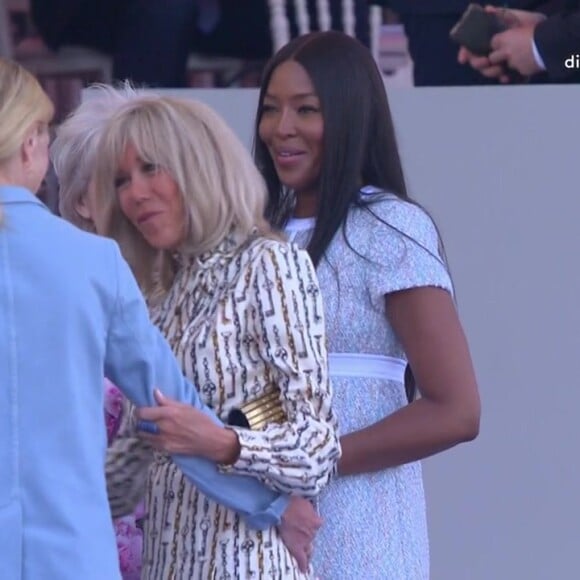 Brigitte Macron et Naomi Campbell complices au défilé du 14 juillet 2022