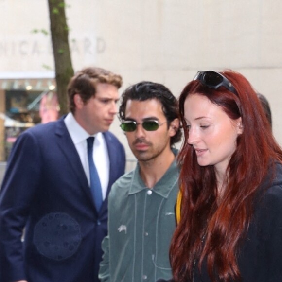 Exclusif - Joe Jonas et sa femme Sophie Turner, enceinte sont de retour à leur hôtel à New York le 2 mai 2022. 