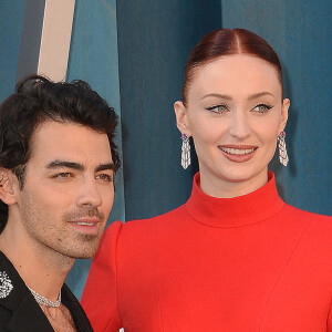 Joe Jonas et sa femme Sophie Turner (enceinte) au photocall de la soirée "Vanity Fair" lors de la 94ème édition de la cérémonie des Oscars au Wallis Annenberg Center for the Performing Arts dans le quartier de Beverly Hills, à Los Angeles, Californie, Etats-Unis, le 27 mars 2022. 