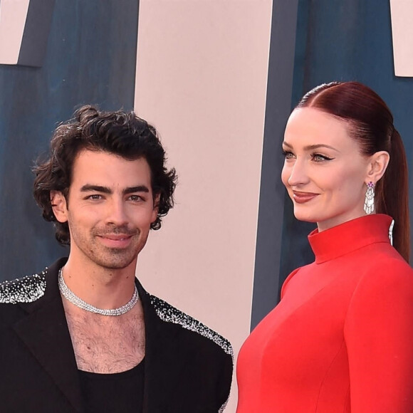 Sophie Turner et Joe Jonas au photocall de la soirée "Vanity Fair" lors de la 94ème édition de la cérémonie des Oscars à Los Angeles, le 27 mars 2022. 