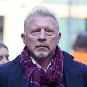 Le procès de Boris Becker, qui risque la prison pour des fraudes liées à sa banqueroute, s'ouvre lundi à Londres pour trois semaines - Boris Becker et sa compagne Lilian de Carvahlo Monteiro arrivent au tribunal à Londres.