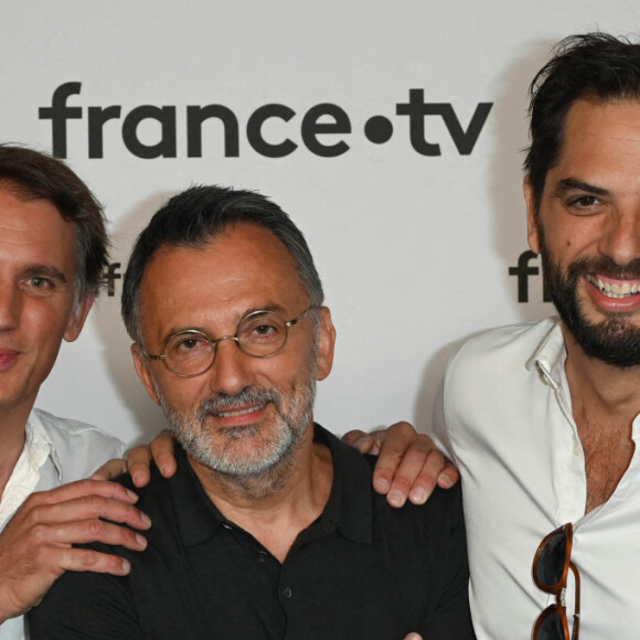 Raphaël de Casabianca, Frederic Lopez et au photocall pour la conférence de presse de rentrée de France TV à la Grande Halle de la Villette à Paris, France, le 6 juillet 2022. © Coadic Guirec/Bestimage 