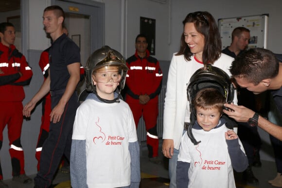 Natasha St-Pier, son mari Grégory Quillacq avec leur fils Bixente soutiennent l'association "Petit Coeur de Beurre" lors du week-end de la Cardiopathie Congénitale à la caserne des pompiers de Malar à Paris le 1er octobre 2016.