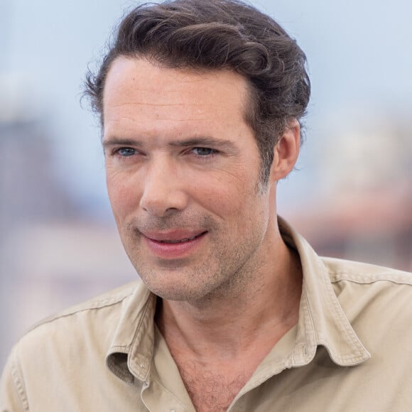 Le réalisateur Nicolas Bedos au photocall de "Mascarade" lors du 75ème Festival International du Film de Cannes, le 28 mai 2022. © Olivier Borde / Bestimage 