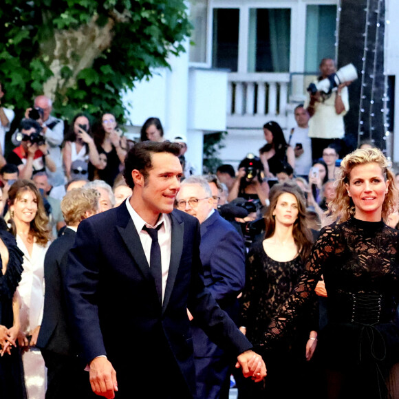 Nicolas Bedos et sa compagne Pauline Desmonts - Montée des marches du film " Mascarade " lors du 75ème Festival International du Film de Cannes. Le 27 mai 2022 © Dominique Jacovides / Bestimage 