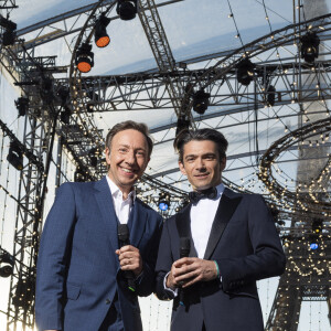 Exclusif - Stéphane Bern (Chaussures Louboutin aux couleurs Bleu Blanc Rouge) et Gautier Capuçon - Backstage de l'enregistrement de l'émission "Le concert de Paris" à la Tour Eiffel pour le 14 Juillet à Paris © Pierre Perusseau-Tiziano da Silva / Bestimage