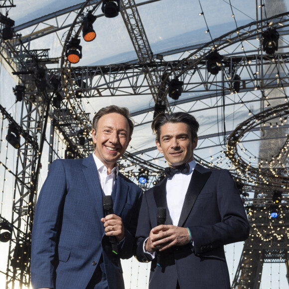 Exclusif - Stéphane Bern (Chaussures Louboutin aux couleurs Bleu Blanc Rouge) et Gautier Capuçon - Backstage de l'enregistrement de l'émission "Le concert de Paris" à la Tour Eiffel pour le 14 Juillet à Paris © Pierre Perusseau-Tiziano da Silva / Bestimage