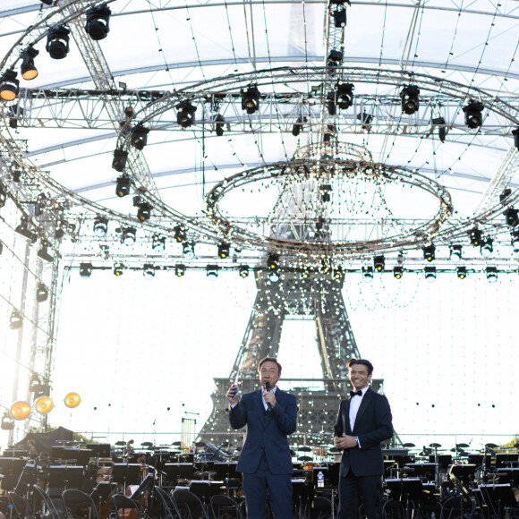 Exclusif - Stéphane Bern et Gautier Capuçon - Backstage de l'enregistrement de l'émission "Le concert de Paris" à la Tour Eiffel pour le 14 Juillet à Paris © Tiziano da Silva-Pierre Perusseau / Bestimage