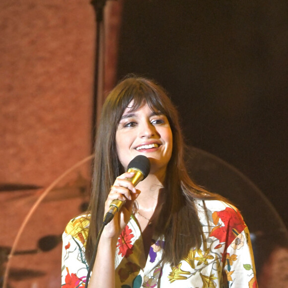 Clara Luciani en concert au Nice Jazz Festival 2022 sur la scène de la place Masséna à Nice. Le 16 juillet 2022 © Bruno Bebert / Bestimage