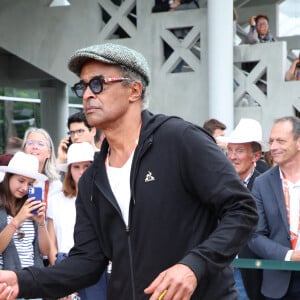 Yannick Noah joue avec des enfants à l'Urban Tennis pour l'association " Fête le Mur " dont il est le Président - Internationaux de France de Tennis de Roland Garros 2022 - Jour 5. A Paris le 26 Mai 2022. Bertrand Rindoff/Bestimage 