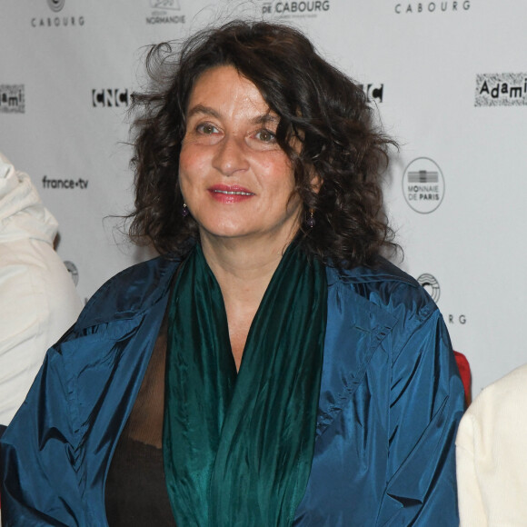 Noémie Lvovsky (présidente du jury Courts Métrages) - Photocall du jury Courts Métrages de la 34ème édition du Festival du Film de Cabourg, Journées Romantiques, au Club de l'Etoile à Paris le 18 juin 2020. © Coadic Guirec / Bestimage