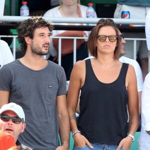 Laure Manaudou et son compagnon Jérémy Frérot (du groupe Fréro Delavega) - People dans les tribunes lors de la finale des Internationaux de tennis de Roland-Garros à Paris, le 7 juin 2015.