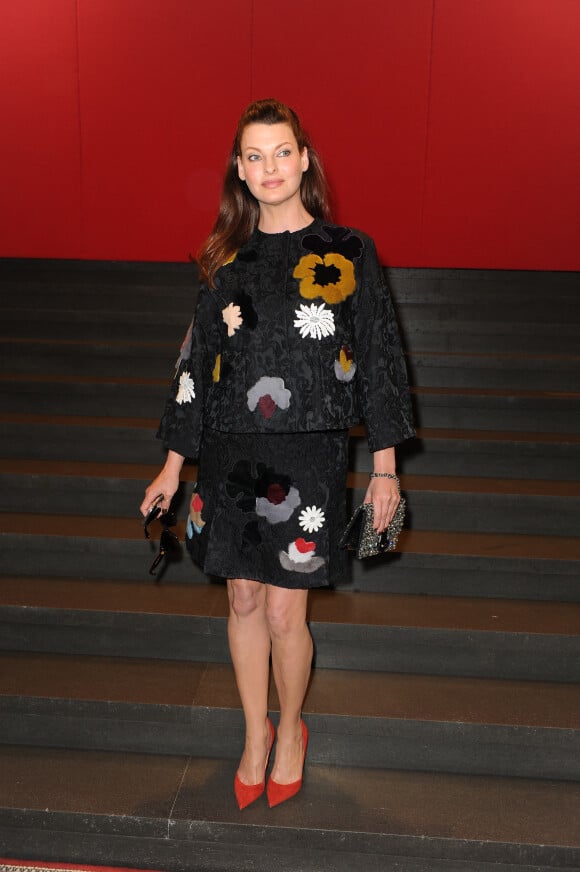 Linda Evangelista - People au défilé de mode "Dolce & Gabbana" lors de la fashion week de Milan. Le 21 septembre 2014 