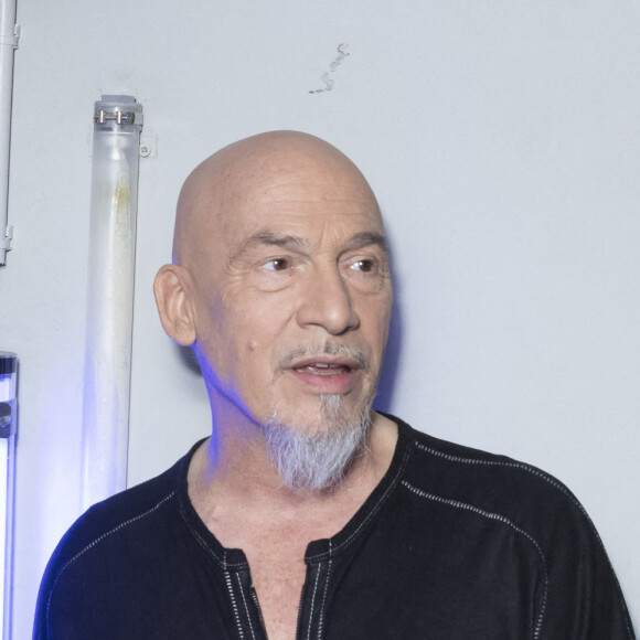 Exclusif - Florent Pagny - Backstage de l'émission spéciale "Unis pour l'Ukraine" à la Maison de la Radio et de la Musique, diffusée en direct sur France 2 et présentée par Nagui et Leïla.Kaddour à Paris le 8 mars 2022.  © Cyril Moreau / Jack Tribeca / Bestimage 