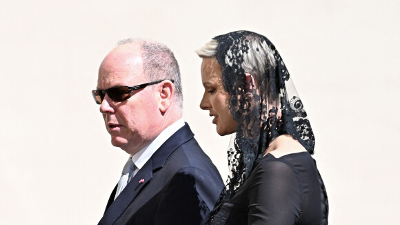 Albert et Charlène de Monaco main dans la main au Vatican : rencontre amicale avec le pape François...