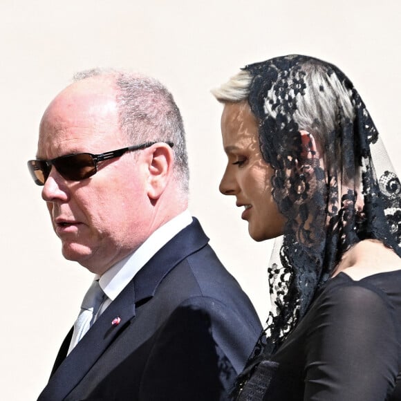 Le prince Albert II de Monaco et la princesse Charlène de Monaco arrivent au Vatican pour un entretien privé avec le pape François. © Avalon/Panoramic//Bestimage 