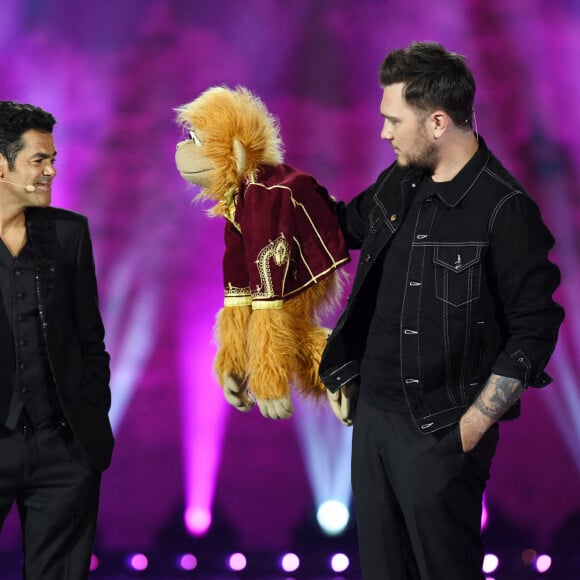 Jamel Debbouze, Jeff Panacloc et Jean-Marc lors de la soirée du grand gala du "Marrakech du Rire 2022" pour la 10ème édition au palais El Badiî à Marrakech, Maroc, le 18 juin 2022. © Rachid Bellak/Bestimage 