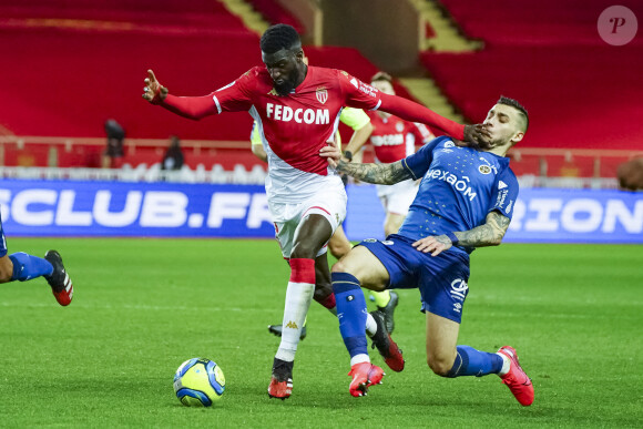 Tiemoue Bakayoko (AS Monaco) -Anastasios Donis (Stade de Reims) lors du match de Ligue 1 "Monaco - Reims (1-1)" au stade Louis II à Monaco, le 29 février 2020.
