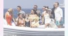 Victoria Beckham portée par David à Saint-Tropez, devant leur fils Cruz amoureux