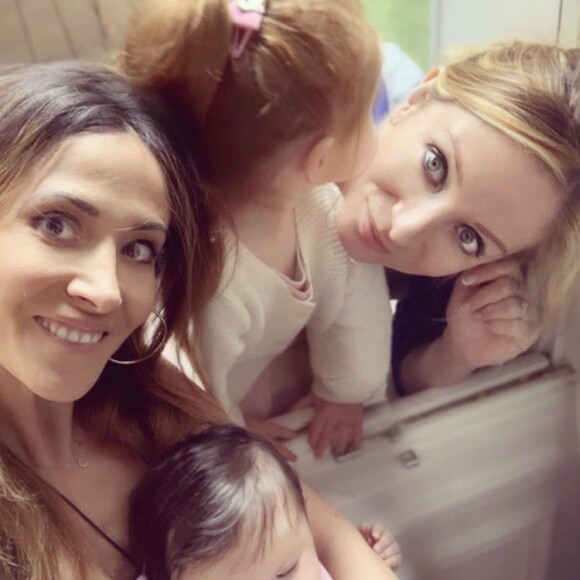 Fabienne et Carole Carat avec leurs filles