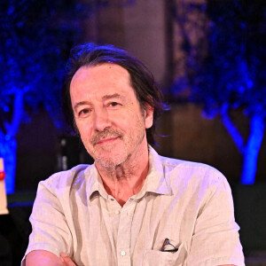 Exclusif - Jean-Hugues Anglade après la lecture de "Je me suis bien amusé. Au revoir et merci" lettres de Romain Gary, mise en scène de Jérémie Lippmann et adaptatée par Virginie Berling lors de la soirée de clôture, dans la cour du château de Grignan, de la 26ème édition du festival de la Correspondance de Grignan, France. © Bruno Bebert/Bestimage