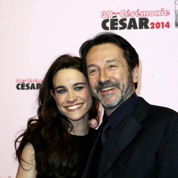 Jean-Hugues Anglade et sa compagne Charlotte Leloup - Arrivées Exterieur - 39ème cérémonie des Cesar au théâtre du Châtelet à Paris Le 28 Février 2014