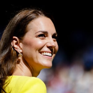 Catherine (Kate) Middleton, duchesse de Cambridge, remet le trophée à E.Rybakina après la finale dame du tournoi de Wimbledon au All England Lawn Tennis and Croquet Club à Londres, Royaume Uni, le 9 juillet 2022. 