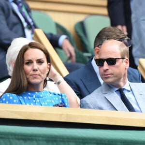 Le prince William, duc de Cambridge, et Catherine (Kate) Middleton, duchesse de Cambridge, dans les tribunes du tournoi de Wimbledon au All England Lawn Tennis and Croquet Club à Londres, Royaume Uni, le 5 juillet 2022. 