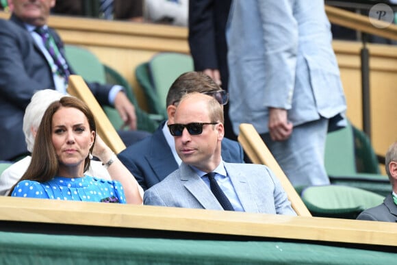 Le prince William, duc de Cambridge, et Catherine (Kate) Middleton, duchesse de Cambridge, dans les tribunes du tournoi de Wimbledon au All England Lawn Tennis and Croquet Club à Londres, Royaume Uni, le 5 juillet 2022. 