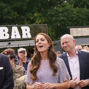 Le prince William, duc de Cambridge, et Catherine (Kate) Middleton, duchesse de Cambridge, lors d'une visite à la toute première journée du comté de Cambridgeshire à l'hippodrome July à Newmarket, Royaume Uni, le 23 juin 2022. 