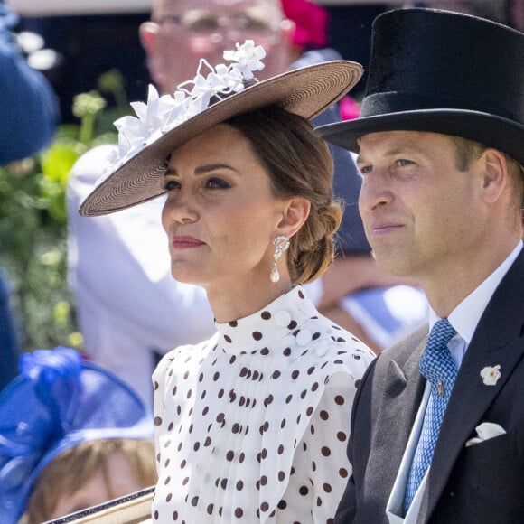 Le prince William, duc de Cambridge, et Catherine (Kate) Middleton, duchesse de Cambridge, lors du quatrième jour de la Royal Ascot 2022 à l'hippodrome d'Ascot dans le Berkshire, Royaume Uni, le 17 juin 2022. 